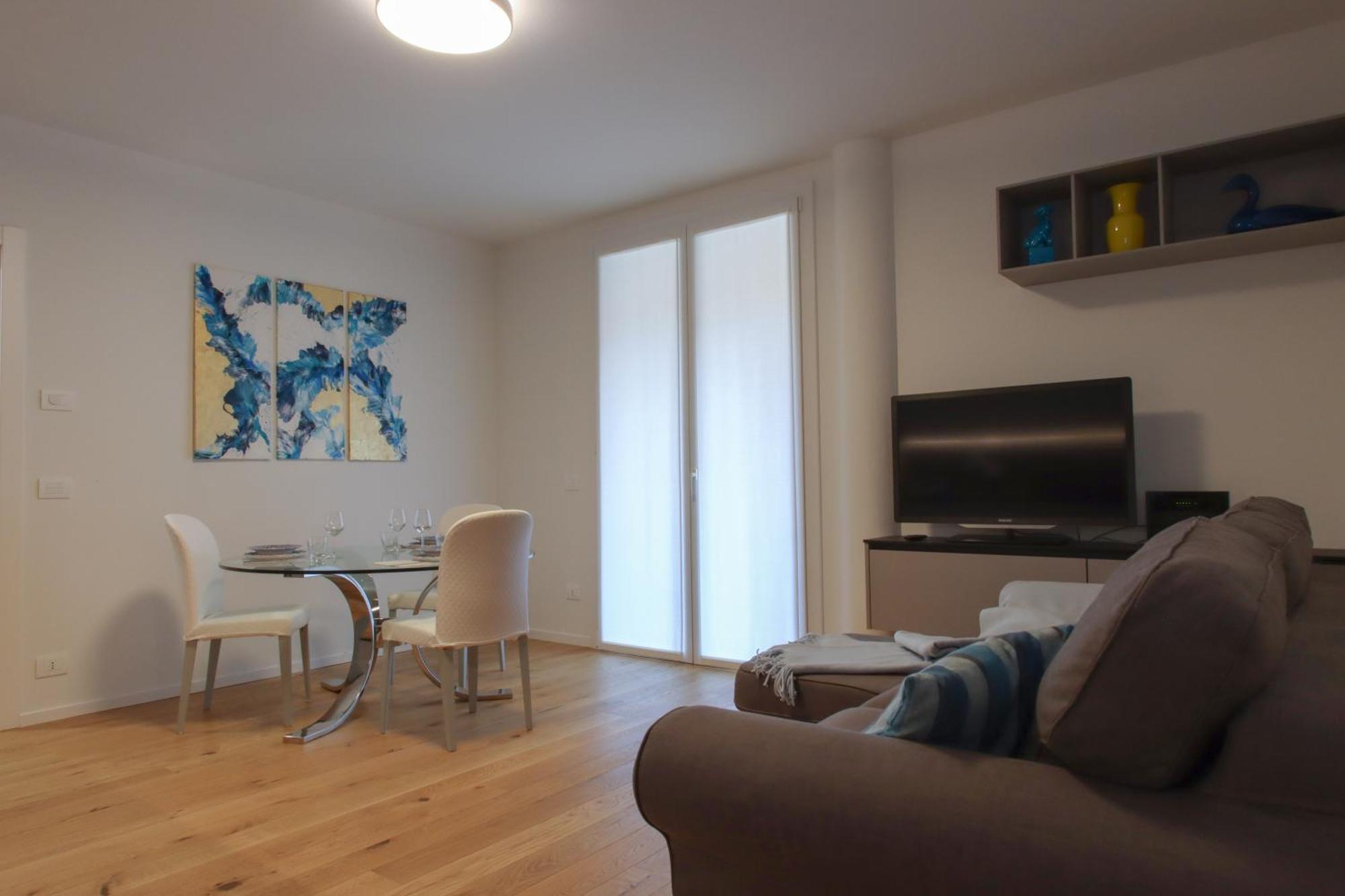 Casa Ardo Wifi & Free Parking In Lecco Center Apartment Luaran gambar