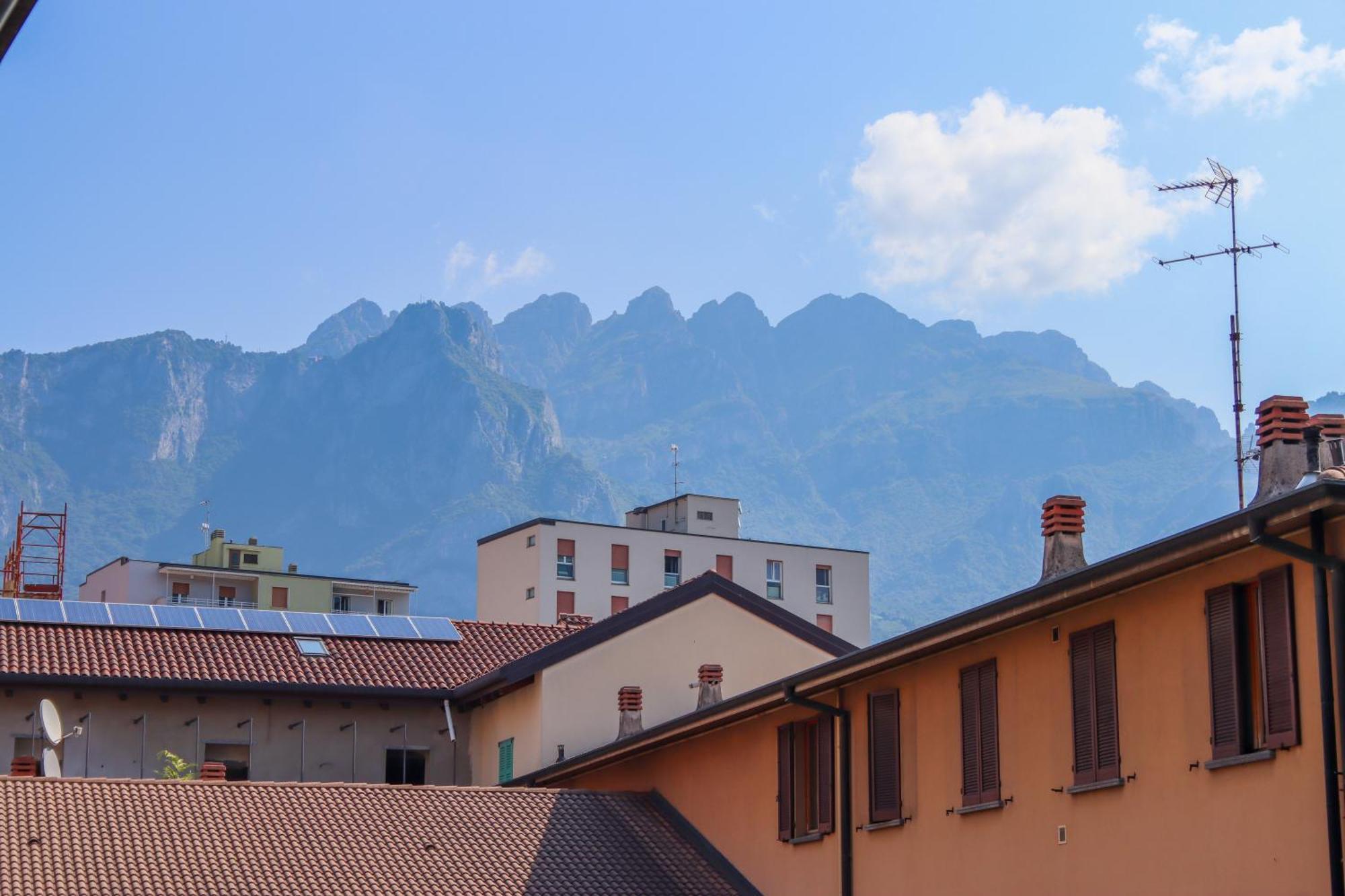 Casa Ardo Wifi & Free Parking In Lecco Center Apartment Luaran gambar
