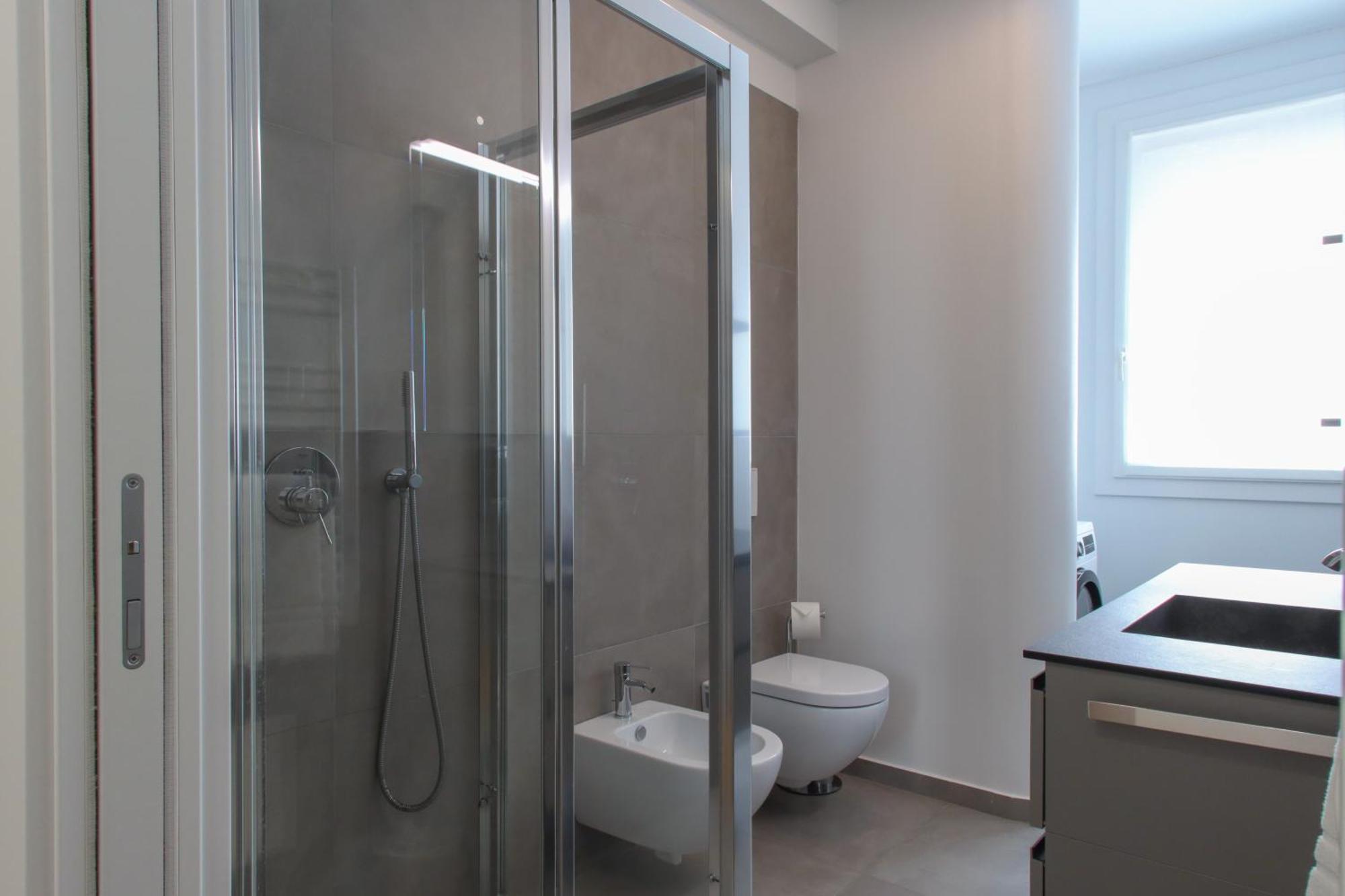 Casa Ardo Wifi & Free Parking In Lecco Center Apartment Luaran gambar