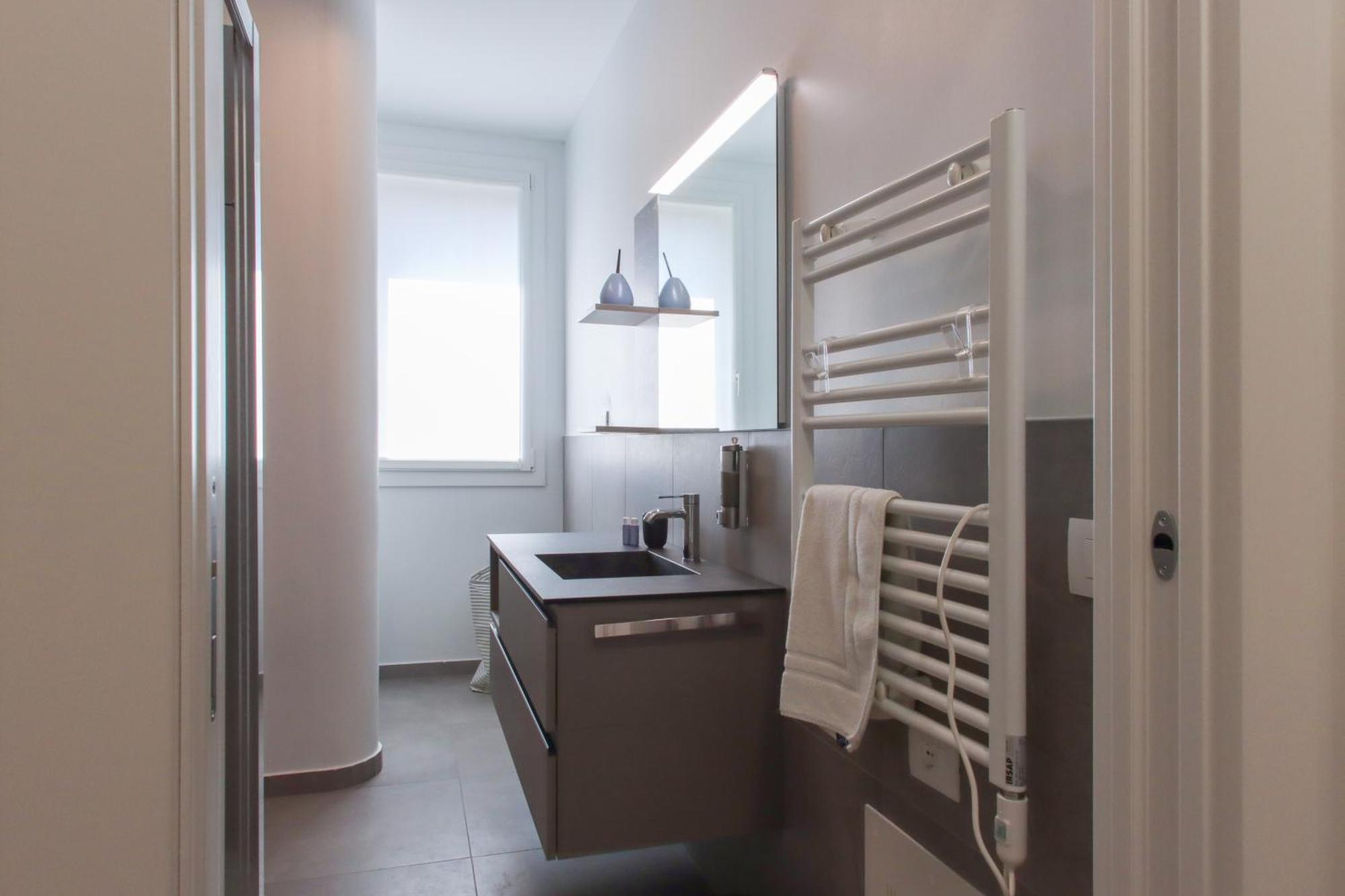 Casa Ardo Wifi & Free Parking In Lecco Center Apartment Luaran gambar